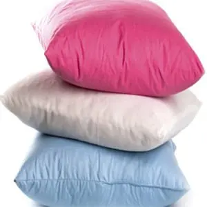Almohadas rosa, blanca y celeste