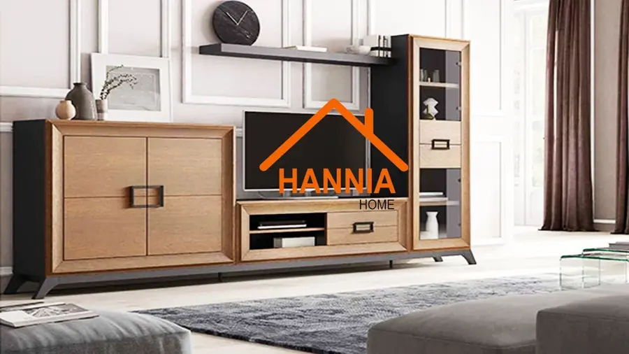 Mueble a medida para televisor con vitrinas y estantes